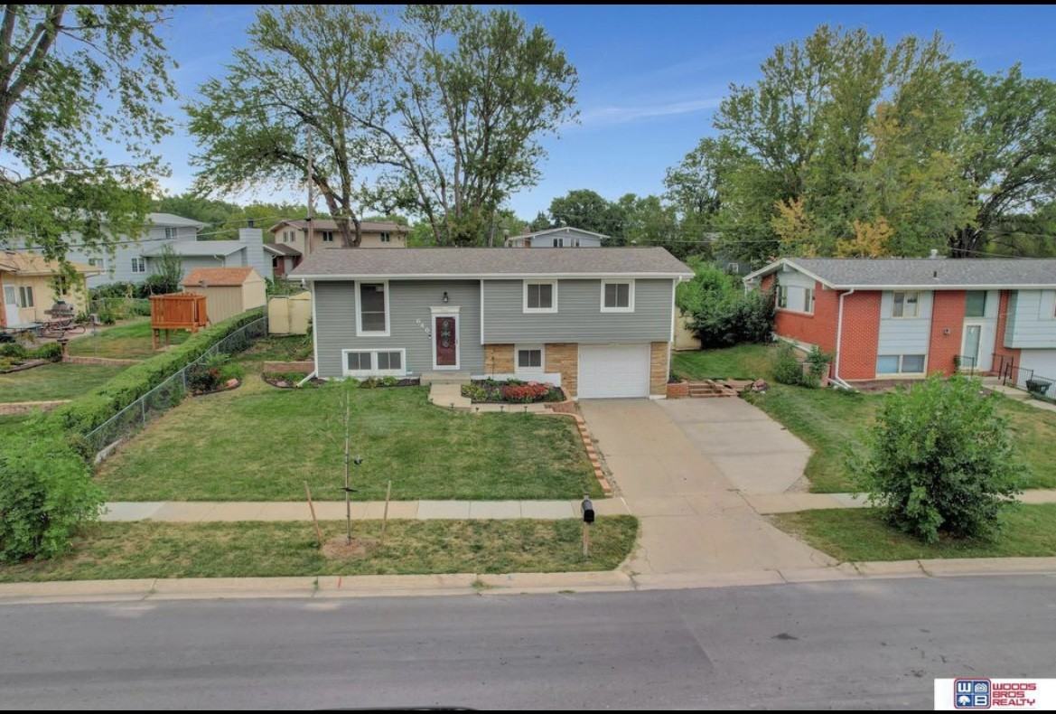 640 West Broadview Drive - Photo 2 of 20