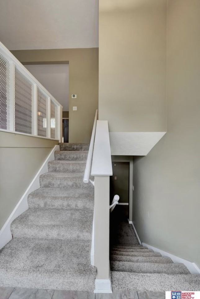 640 West Broadview Drive - Photo 3 of 20