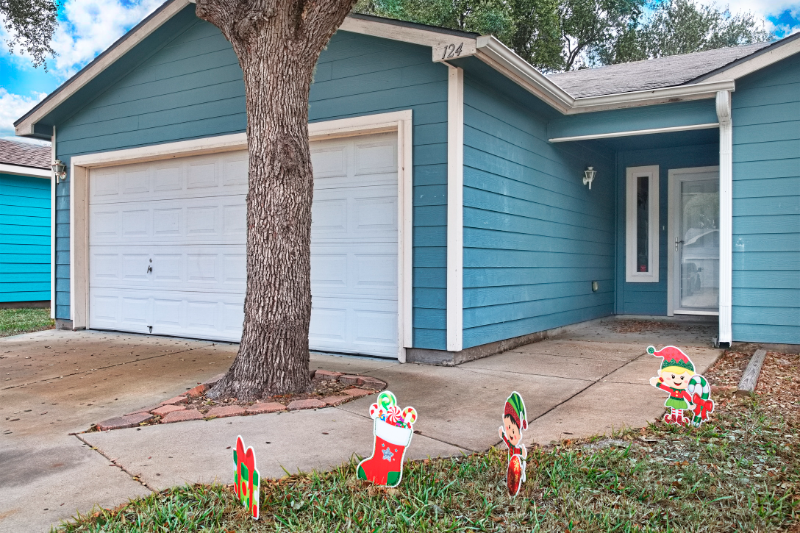 124 Breezy St - Photo 3 of 16