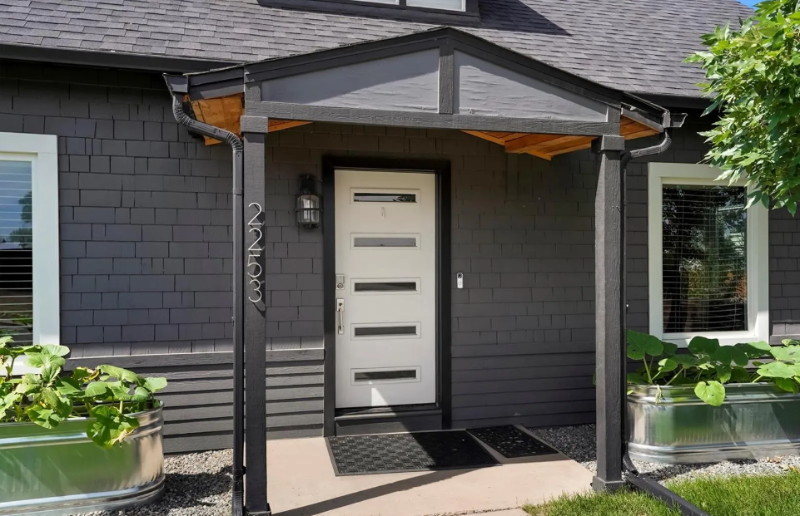 2253 S Fox St - Photo 3 of 45