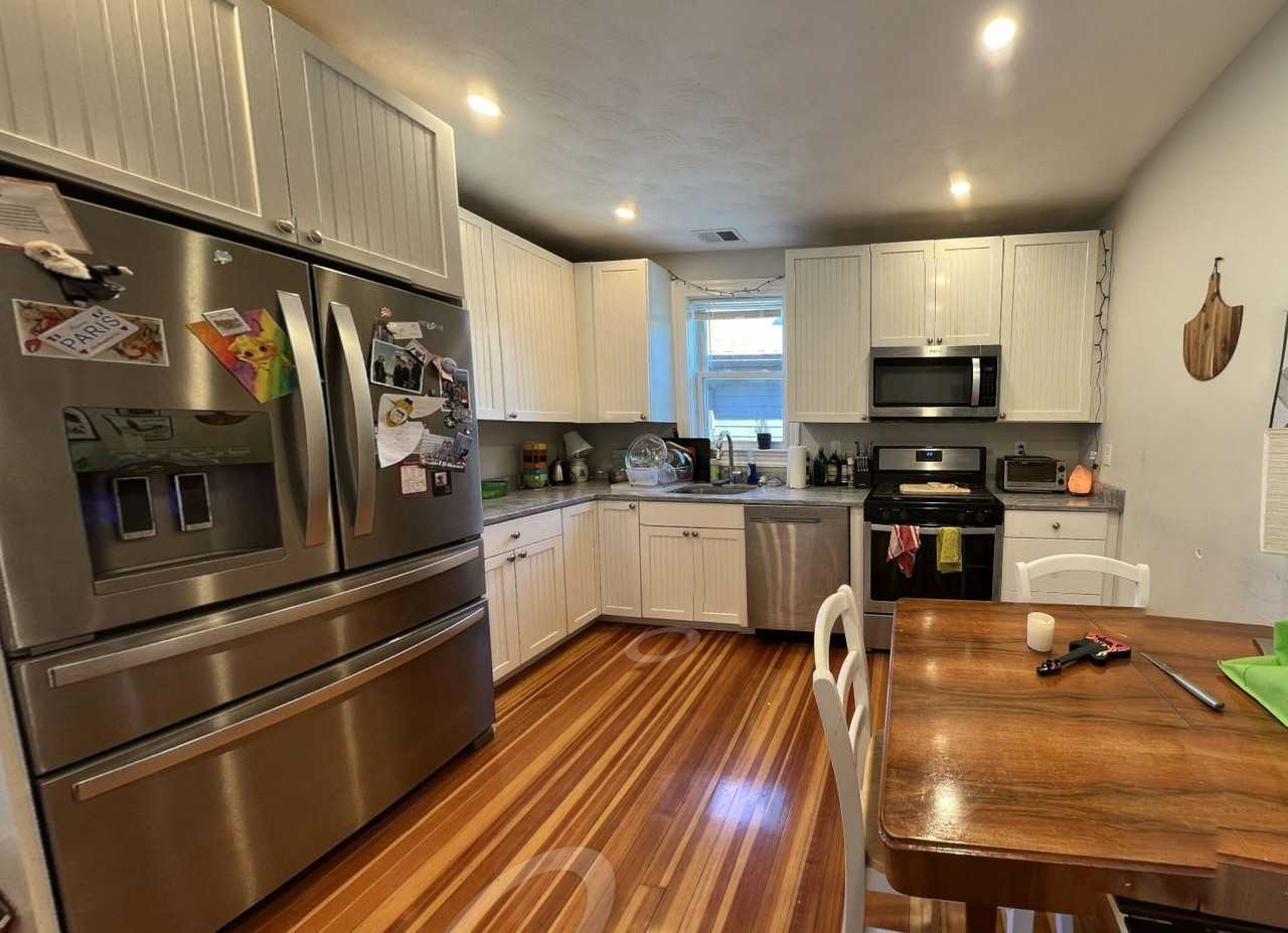 305 Highland Ave #4 - Photo 3 of 7