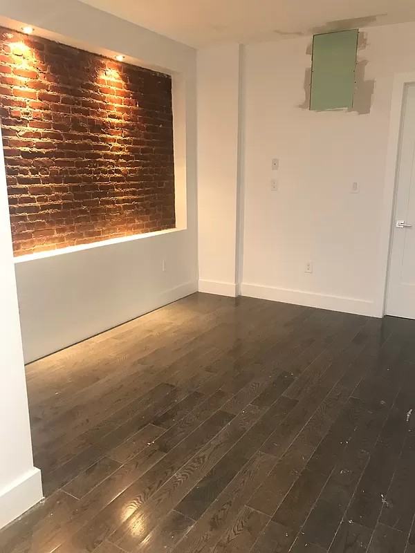 18-94 Cornelia Street #1L - Photo 3 of 20