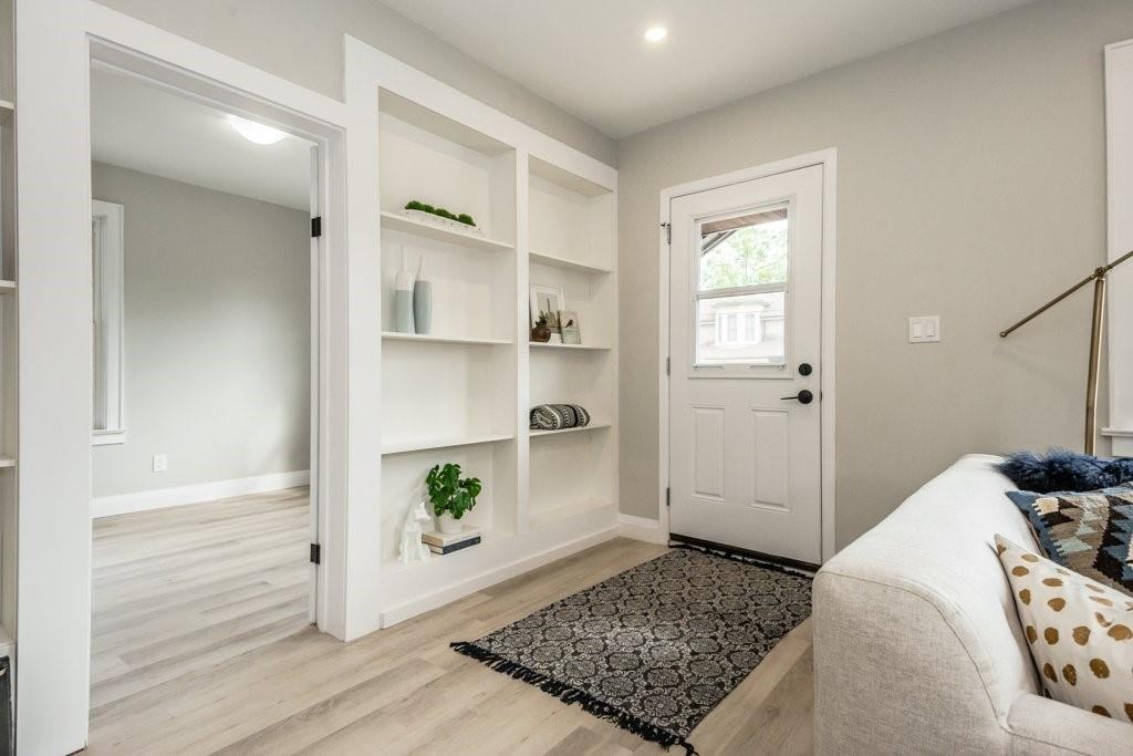 110 Clarence St #1 - Photo 2 of 10