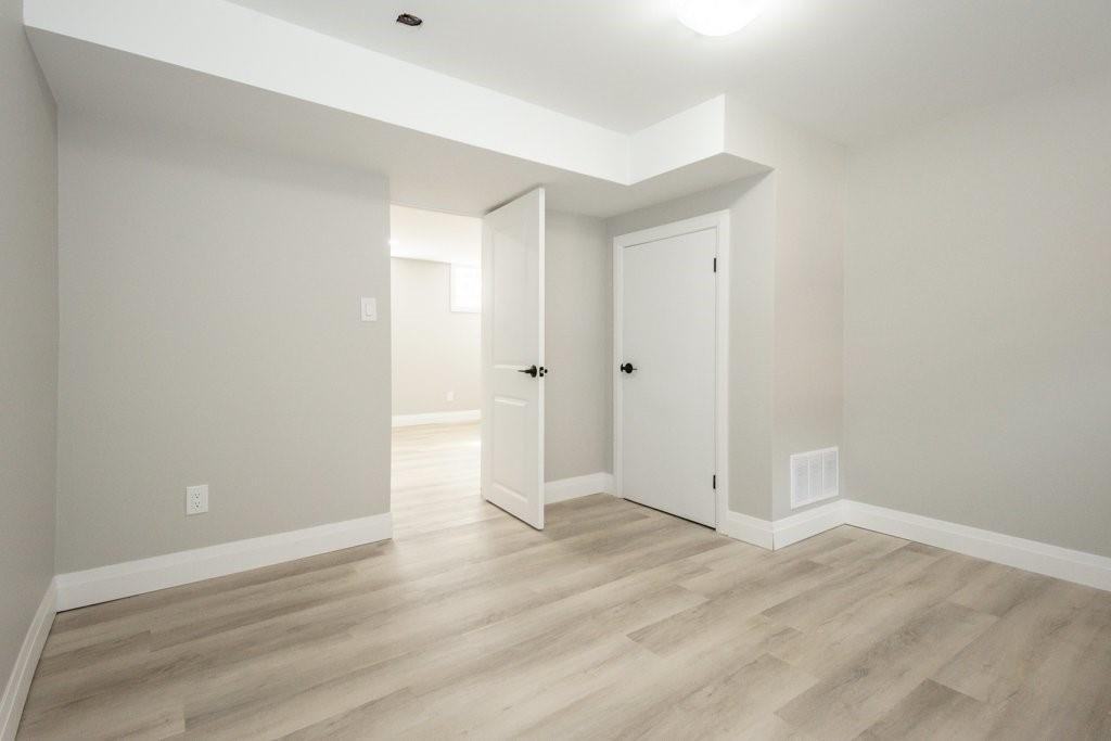 110 Clarence St #BS - Photo 5 of 10