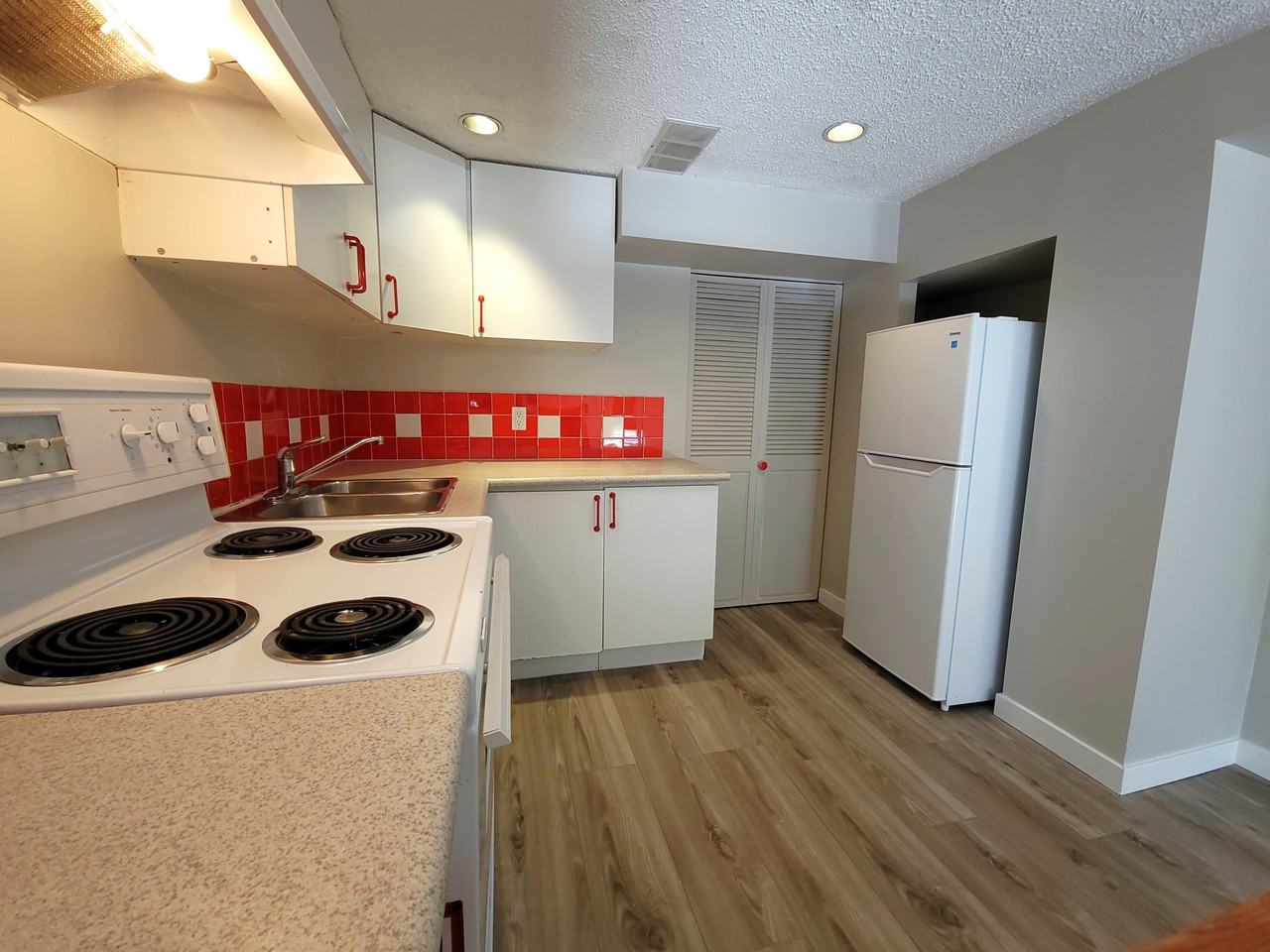 155 East Windsor Road - Photo 3 of 16