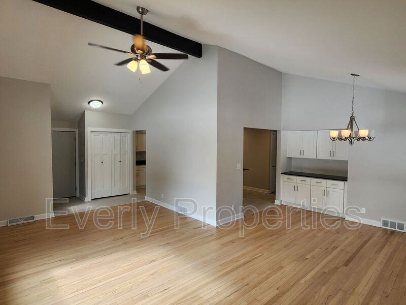 922 W El Patio Ln - Photo 2 of 24