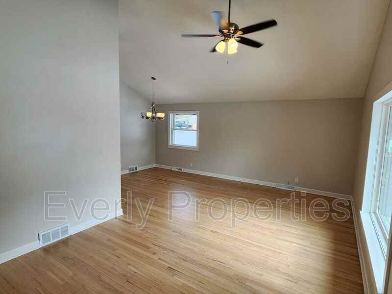 922 W El Patio Ln - Photo 3 of 24