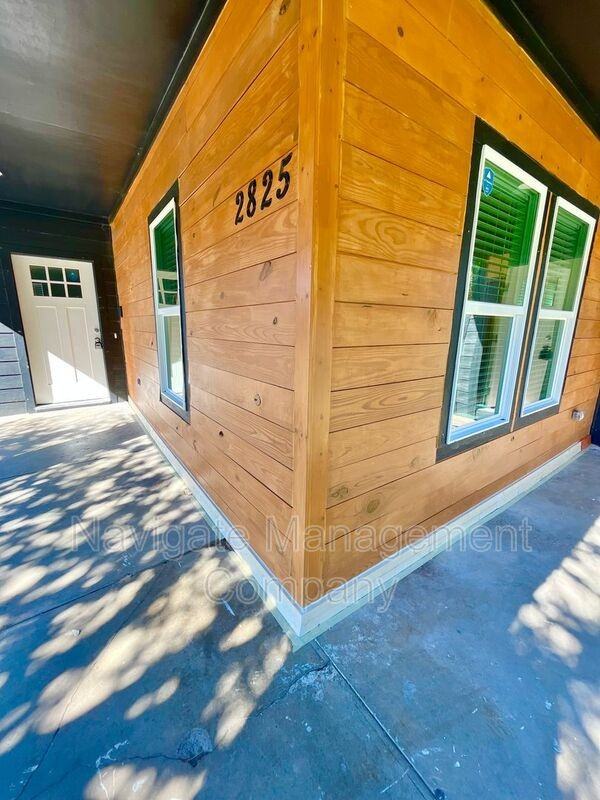 2825 Meadowbrook Dr, Fort Worth, TX 76103 - Photo 2 of 26