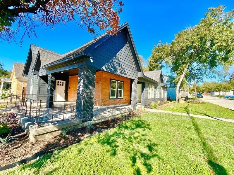 2825 Meadowbrook Dr, Fort Worth, TX 76103 - Photo 3 of 26