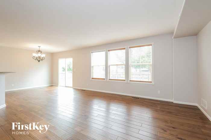 800 Lonewolf Cir - Photo 2 of 16