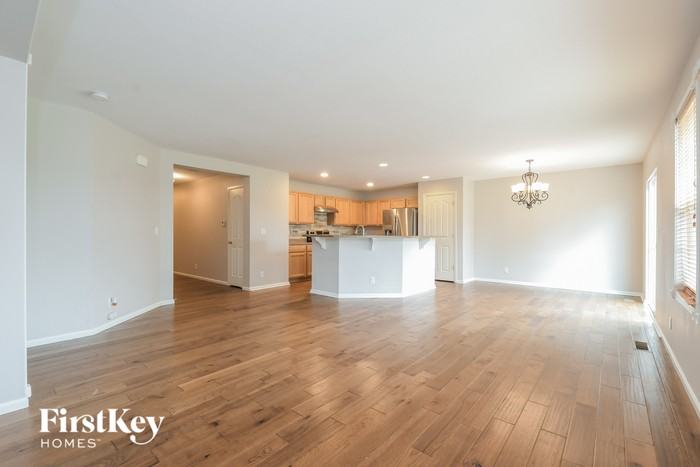 800 Lonewolf Cir - Photo 3 of 16