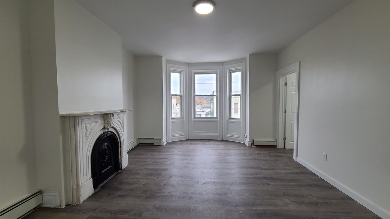 1513 5th Ave #2 - Photo 4 of 7