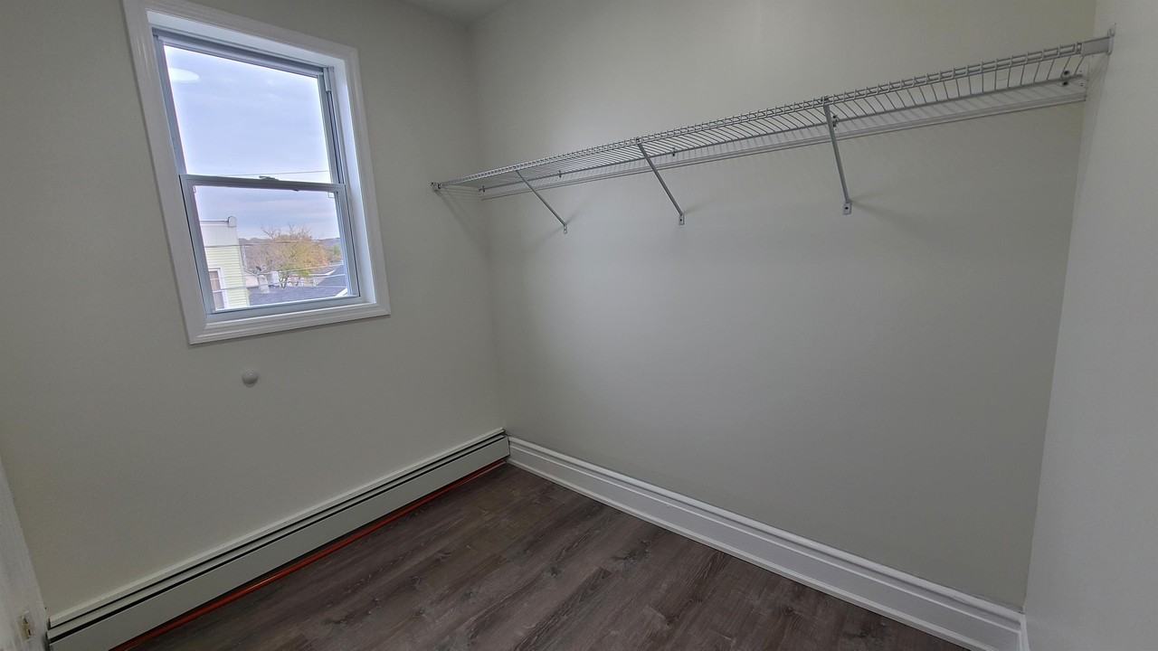 1513 5th Ave #2 - Photo 5 of 7