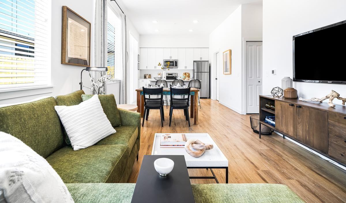 1367 Umpqua Avenue - Photo 3 of 25