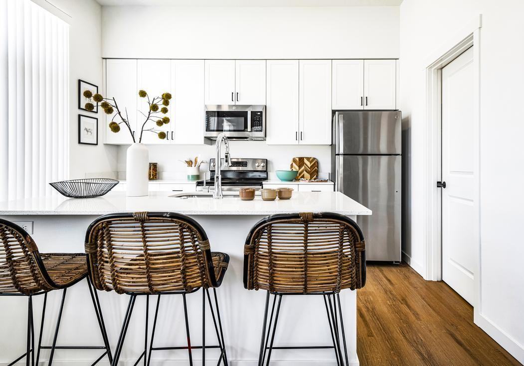 1367 Umpqua Avenue - Photo 6 of 25