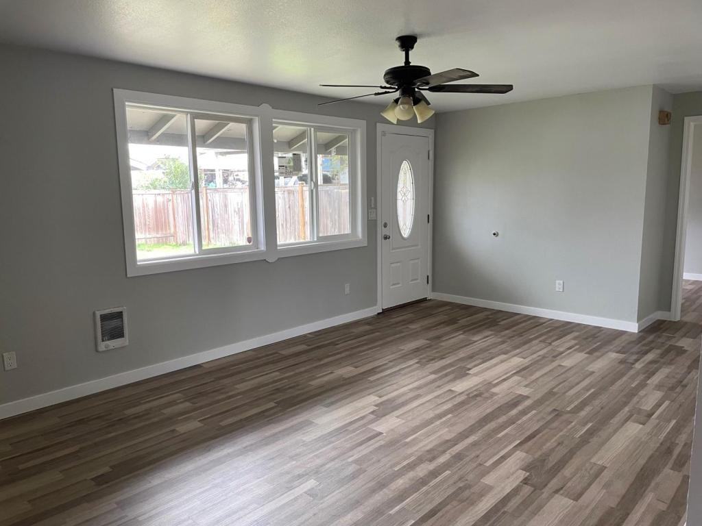 8722 13th St Ne - Photo 3 of 7