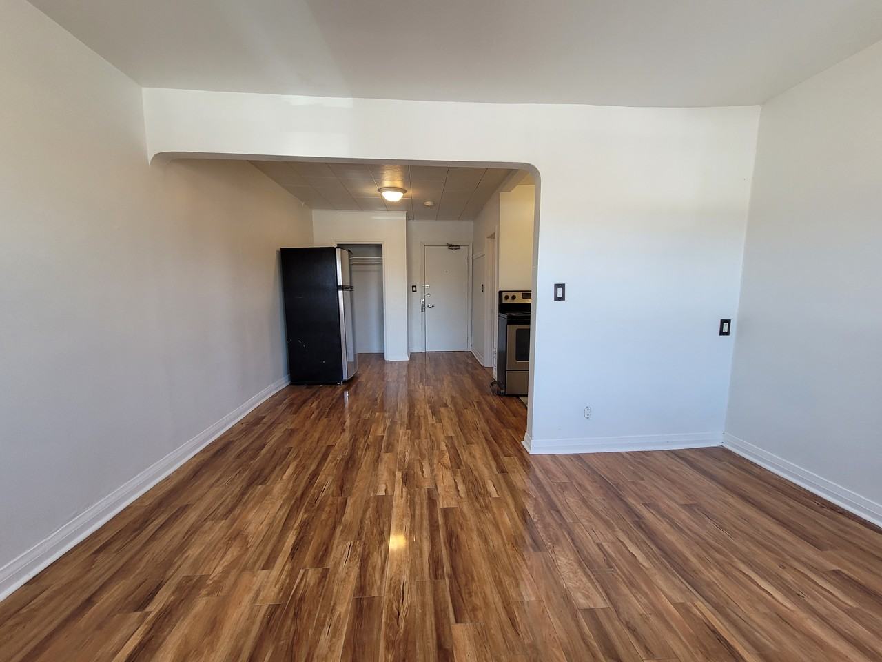 596 Concession Street #10 - Photo 2 of 6