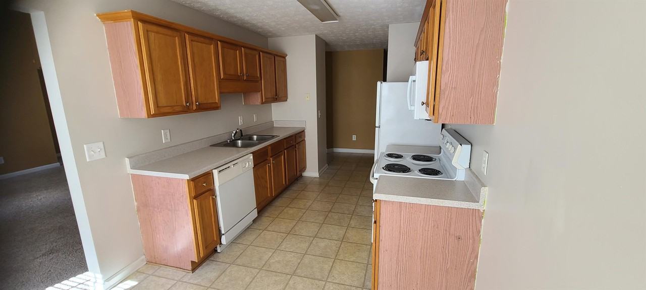 30 Princeton Ct #1 - Photo 4 of 17