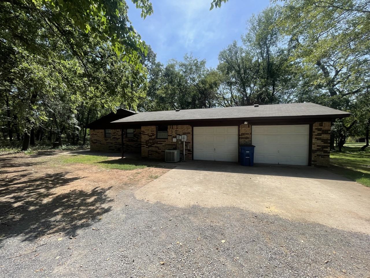 1002 E 16th St #NA - Photo 3 of 20