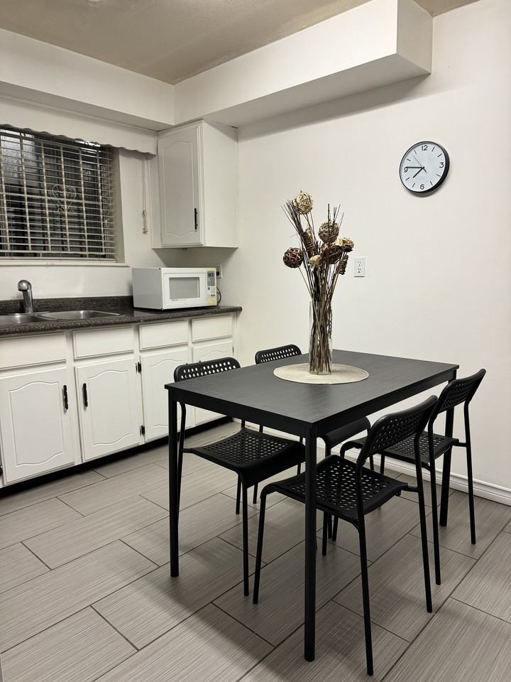 146 East 53rd Avenue - Photo 2 of 10