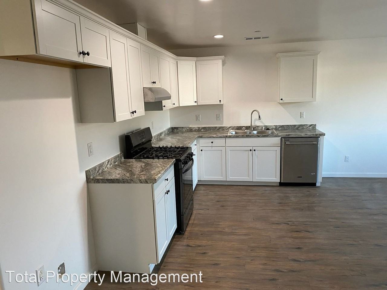 1130 S Burke St - Photo 3 of 14