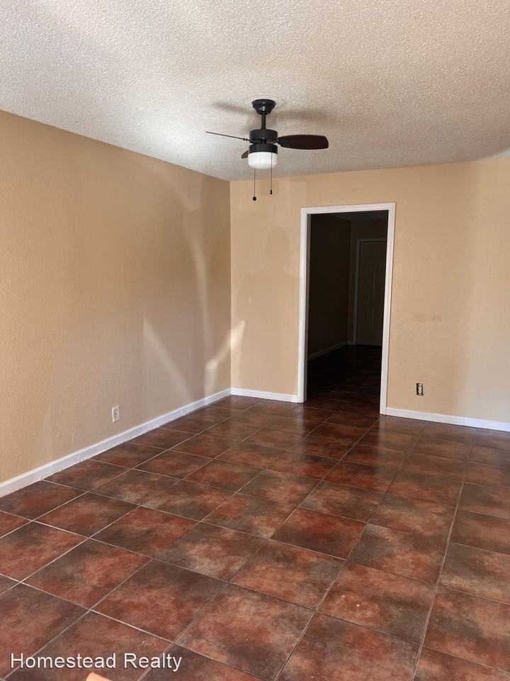 665/667 E Irby St. - Photo 3 of 12