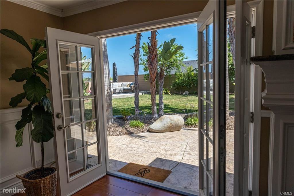 25272 Swanway Ct - Photo 2 of 11