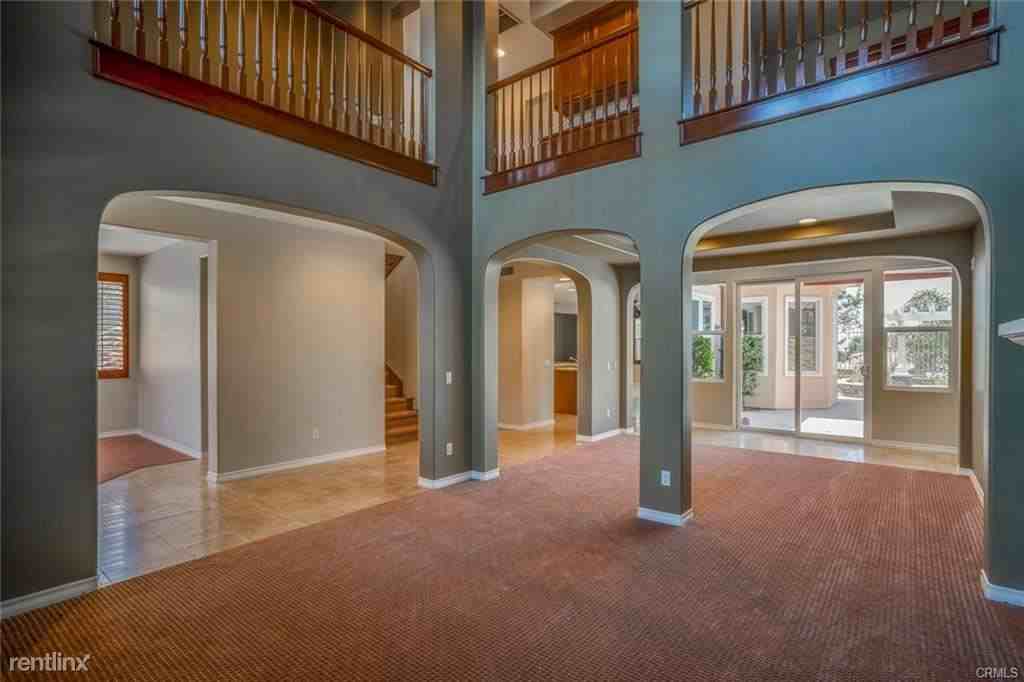 22921 Maiden Ln - Photo 2 of 10