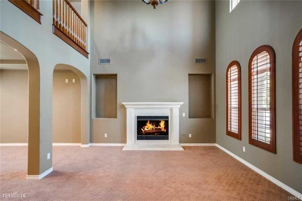 22921 Maiden Ln - Photo 3 of 10