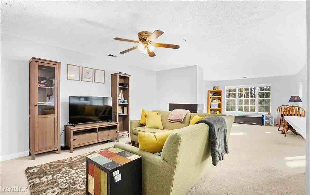 613 Admiral Dr - Photo 2 of 9