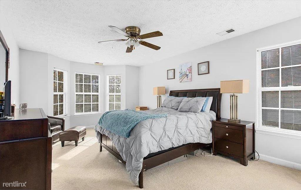 613 Admiral Dr - Photo 3 of 9