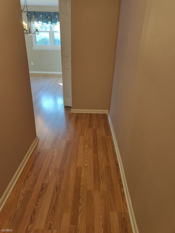 401 Twin Circle Dr - Photo 2 of 8