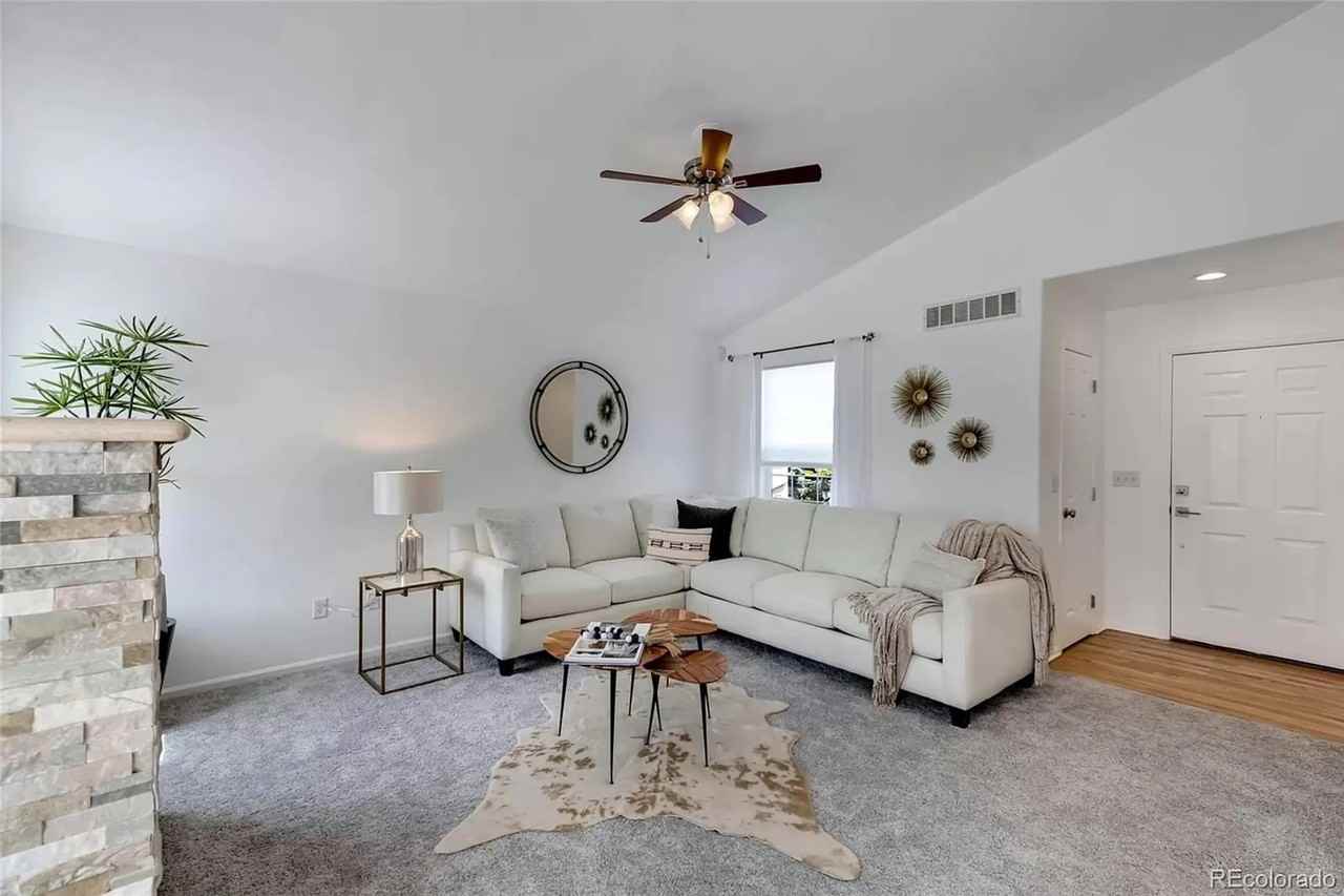 6206 Brantly Ct - Photo 3 of 17