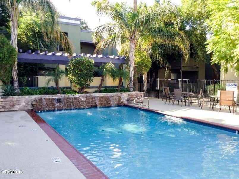 740 W Elm St #105 - Photo 3 of 19