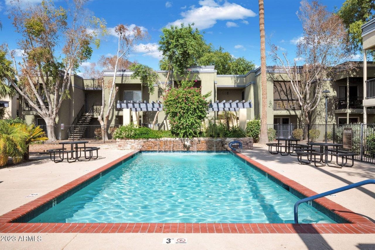 740 W Elm St #105 - Photo 4 of 19