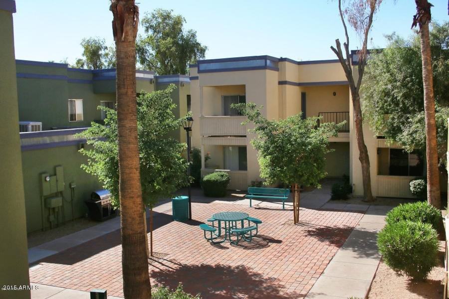 740 W Elm St #105 - Photo 5 of 19