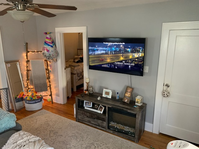 719 Schuyler St - Photo 3 of 17