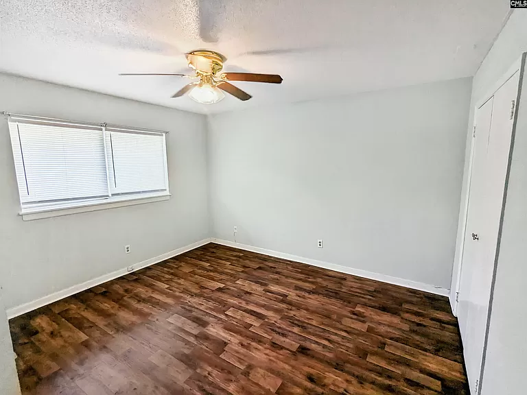 1217 Grove Park Ln - Photo 3 of 5