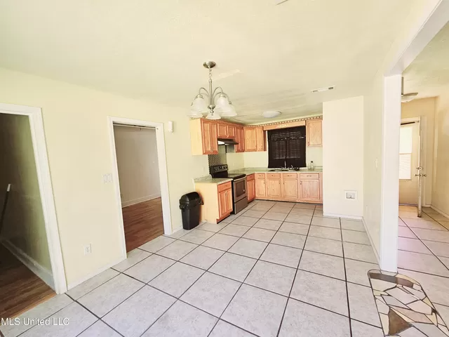 5019 Frederick St - Photo 2 of 8