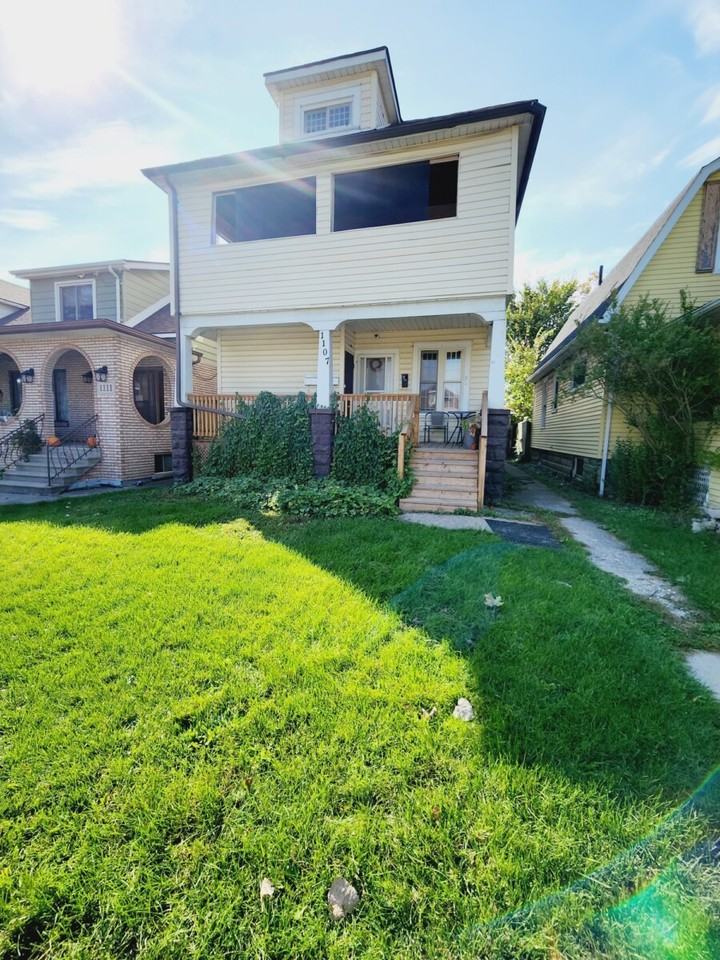 1107 Pierre Ave 3 Walkerville Apartments 1107 Pierre Ave, Windsor