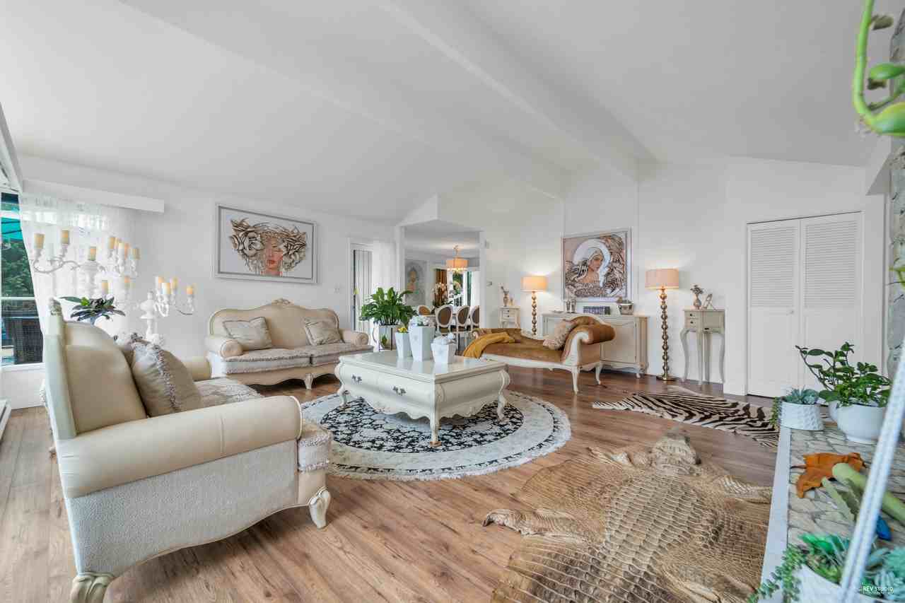 1380 Burnside Road - Photo 2 of 20