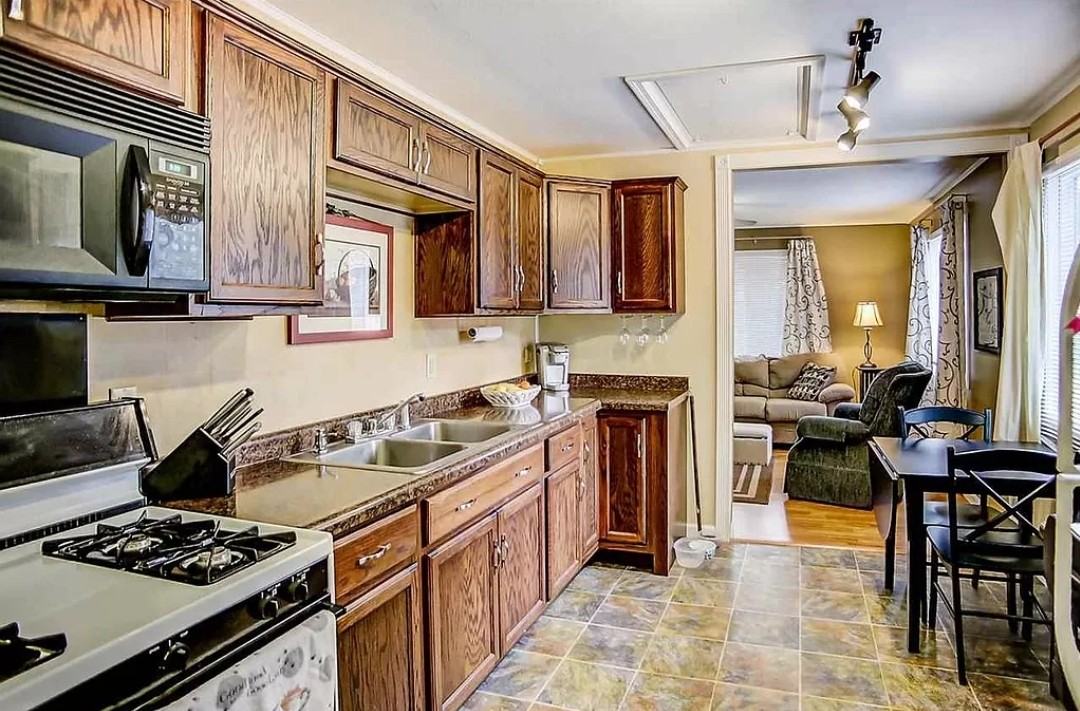 2525 Carew St #NA - Photo 3 of 9
