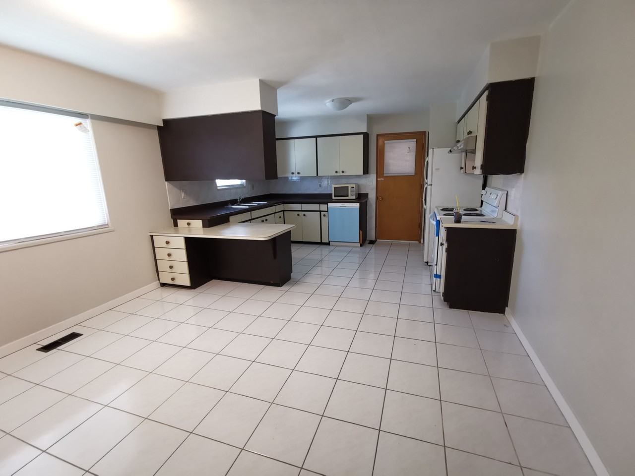 3295 East 54th Avenue - Photo 3 of 9