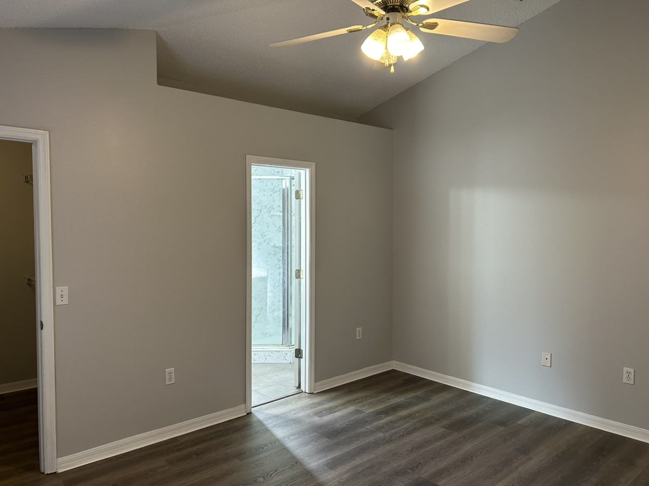 205 Grifford Dr - Photo 4 of 22