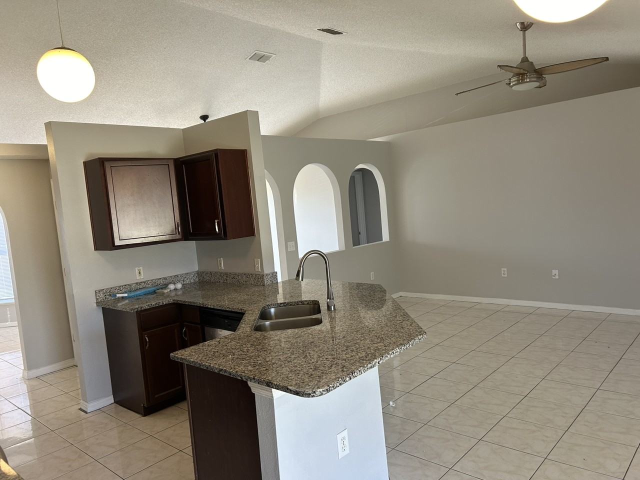 205 Grifford Dr - Photo 6 of 22