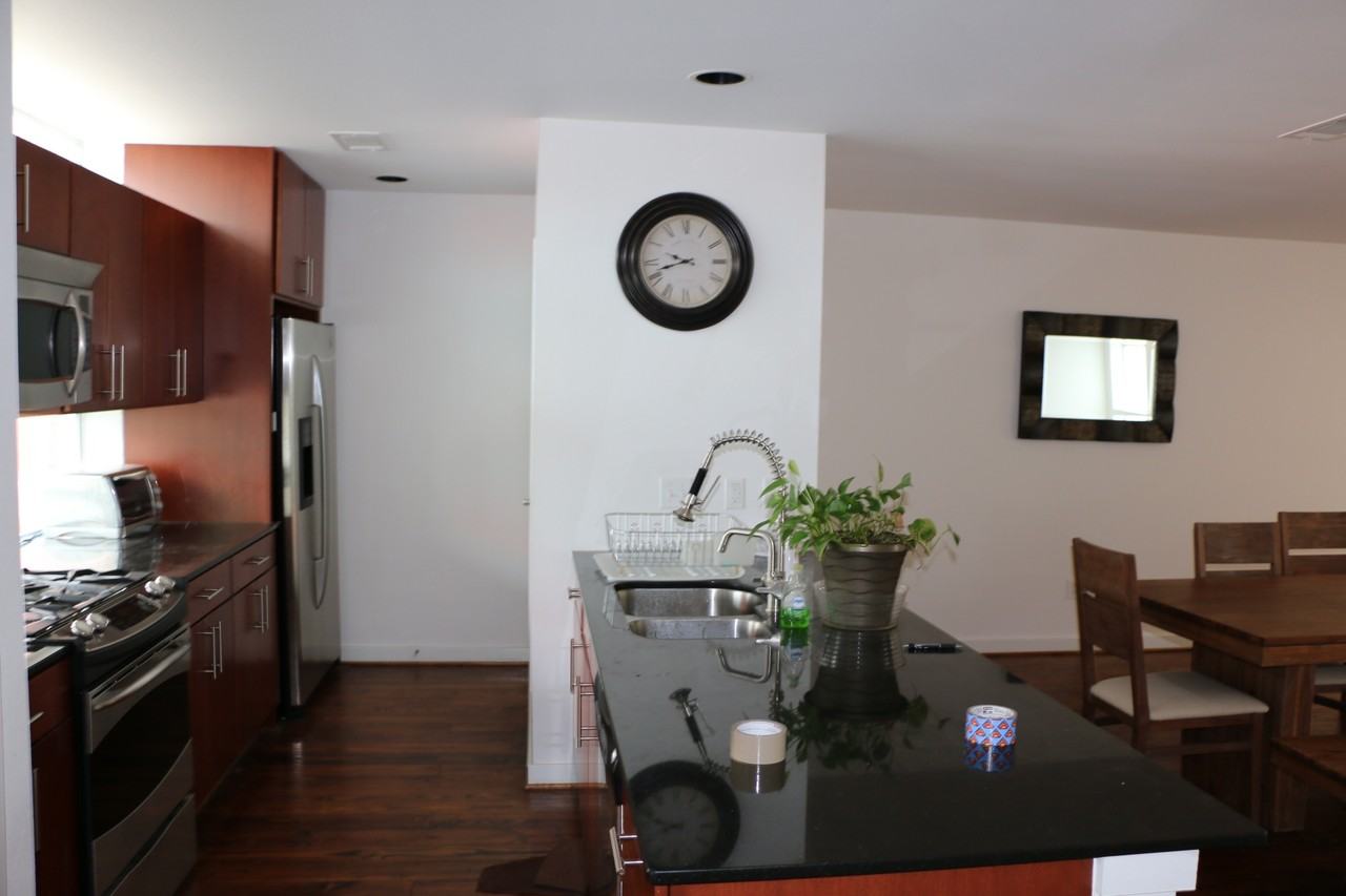2914 Commerce St - Photo 2 of 5