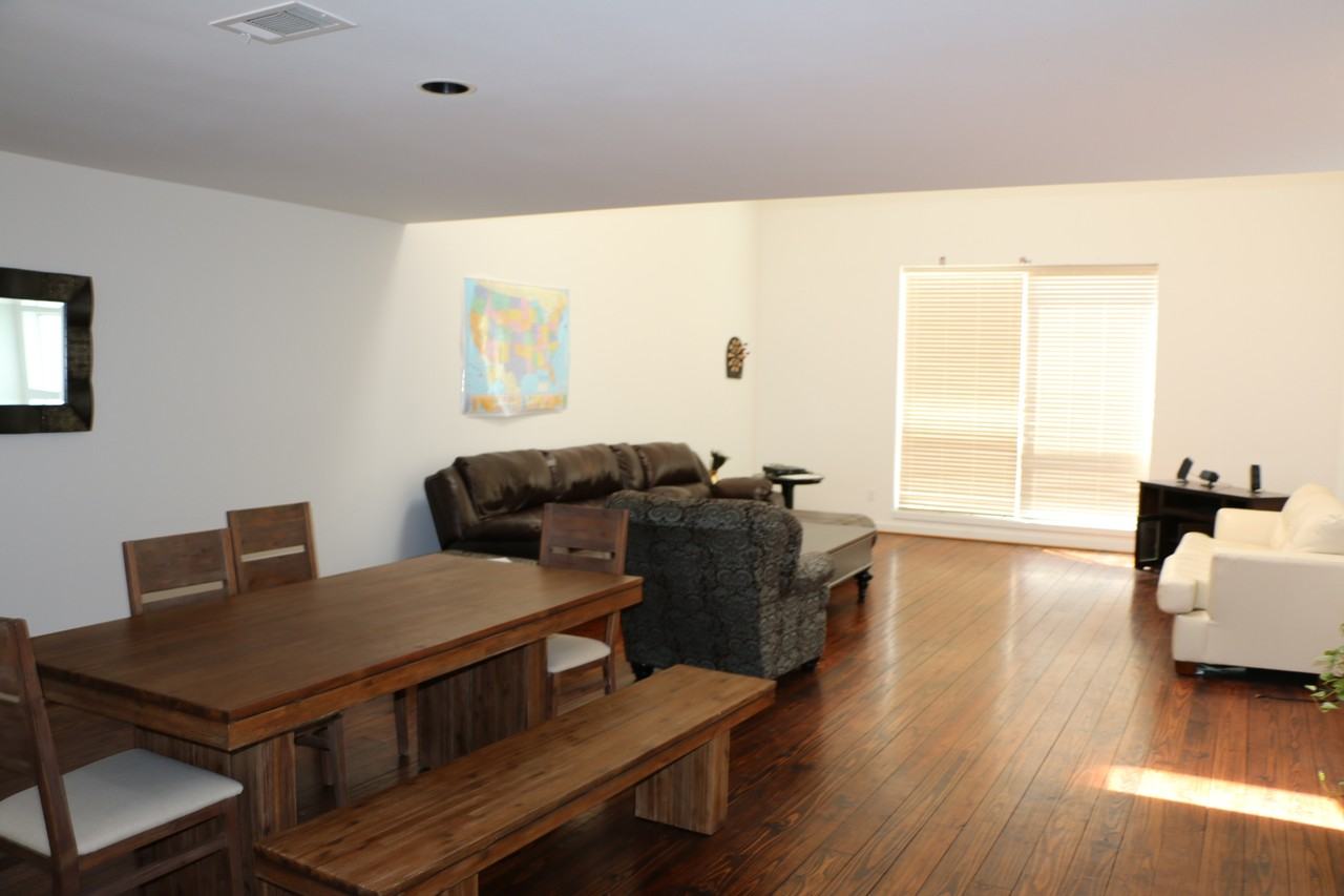 2914 Commerce St - Photo 3 of 5