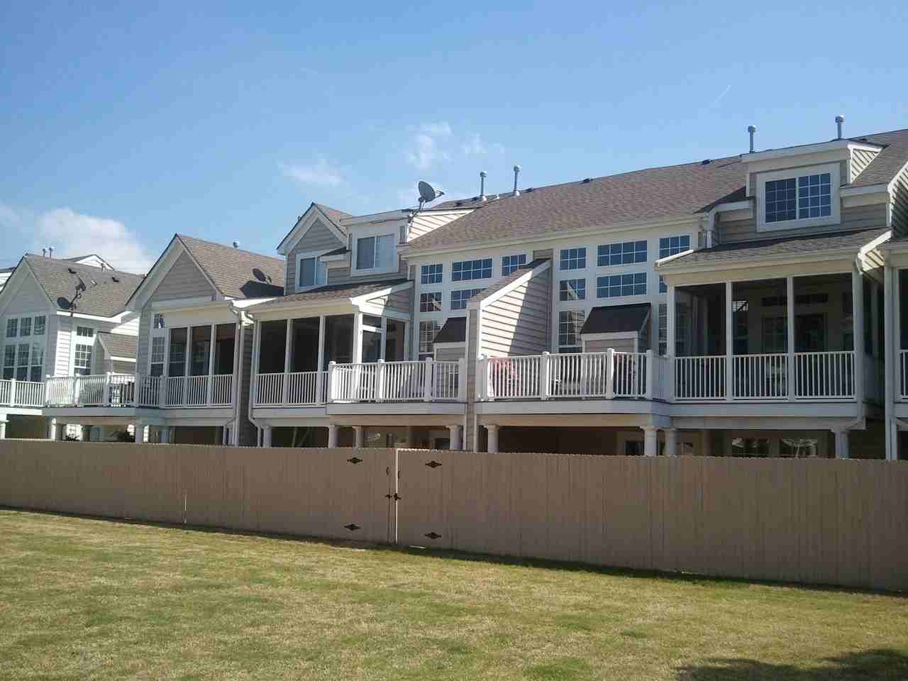 3021 Bay Shore Ln - Photo 2 of 32