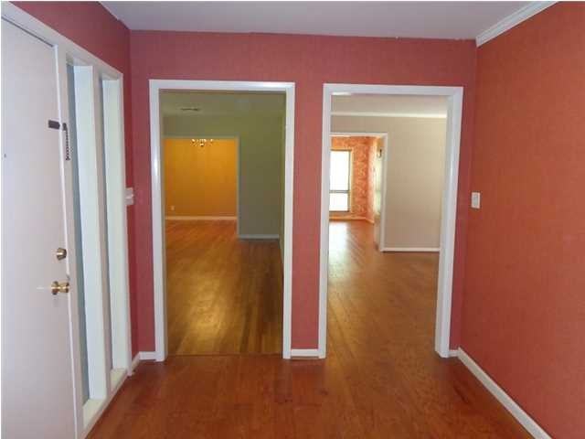 1808 Vaughn Ln - Photo 3 of 19