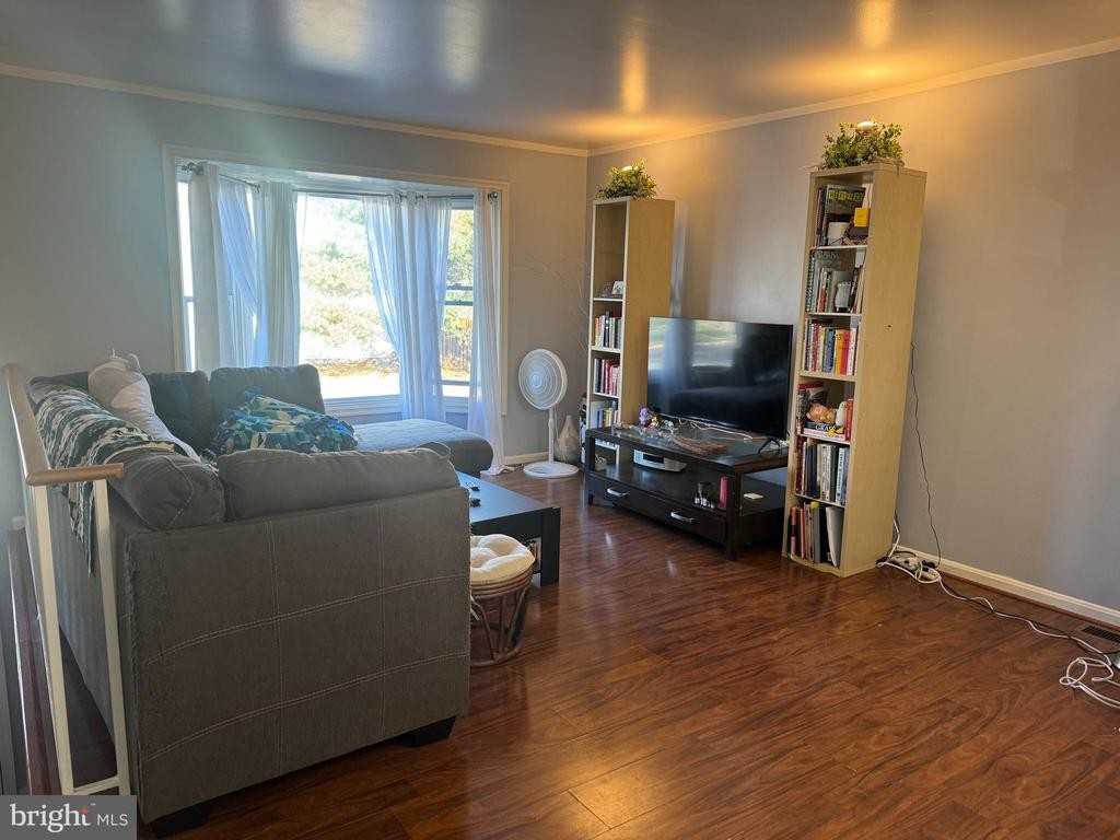 7343 Rokeby Dr - Photo 3 of 18